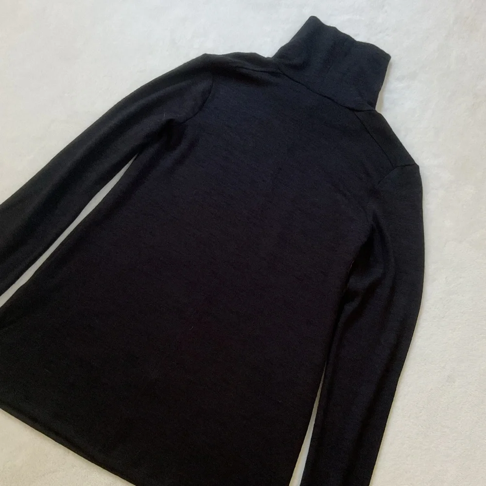 Banana Republic Black Turtleneck XS Lightweight Stretch Layering Top Chic Basic
